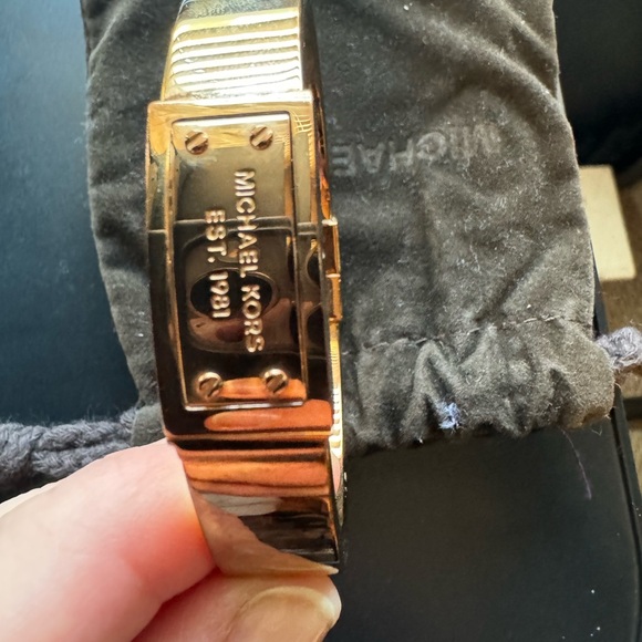 Michael Kors rose gold bangle bracelet - Picture 2 of 3